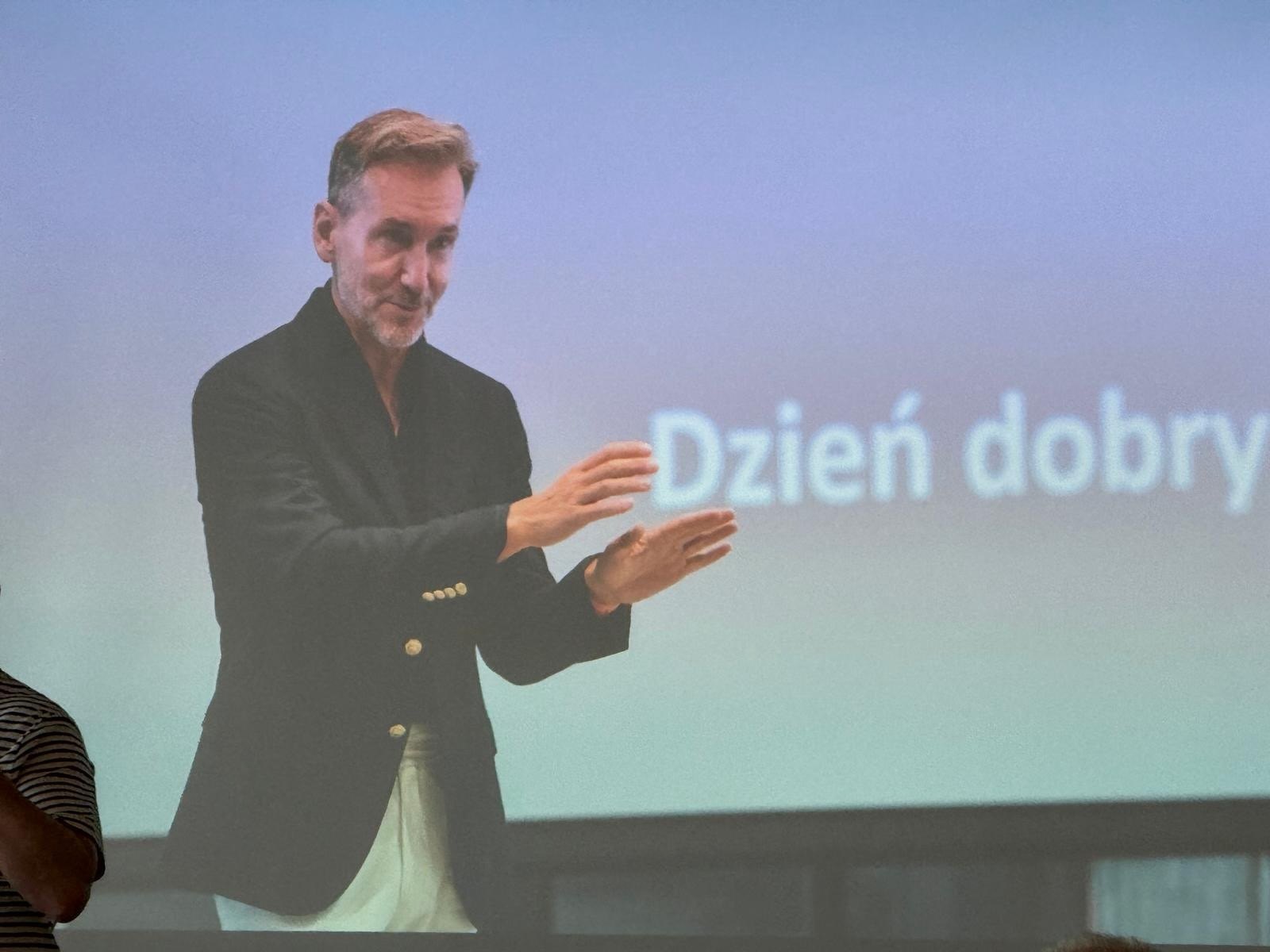 Piotr Kraśko podczas prelekcji na Kongresie MBA Polska 2026
